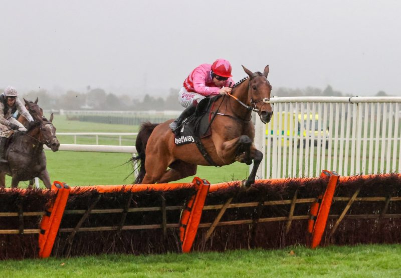 Brewin’Upastorm (Milan) Wins The Betway Hurdle At Aintree