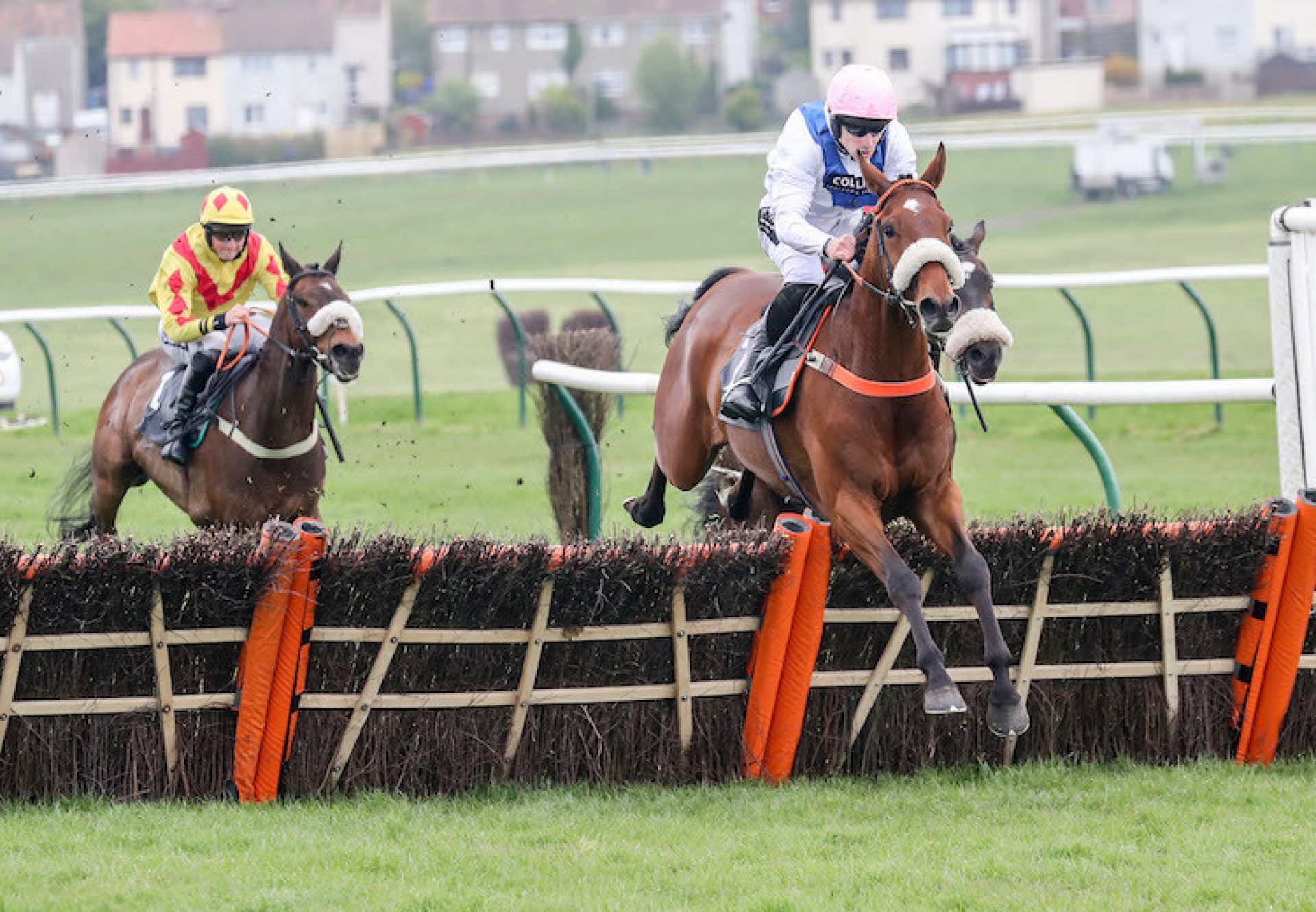 Return Ticket (Getaway) winning a maiden hurdle at Ayr