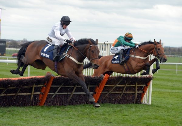 Beat That (Milan) winning at Aintree