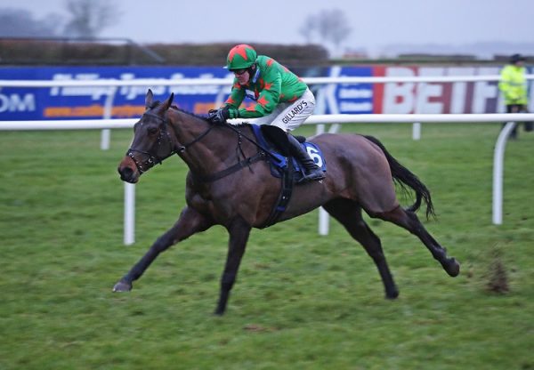 Lechlade Magician (Getaway) winning at Wincanton